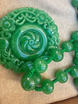 Green Jade Carved Pendant Bead Necklace