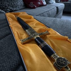 Black and Gold Dagger 