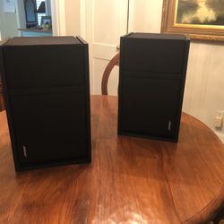 Pair of Bose  Speakers 😊