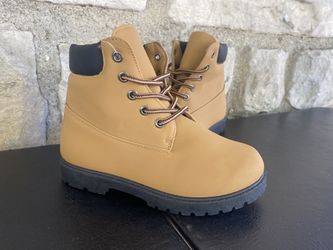 Official Supply kids Boots ( pick up only ) read description for Size