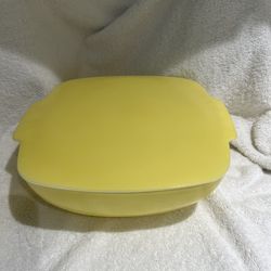 Vintage Pyrex Yellow 2.5 Qt  Serving Bowl with Matching Lid 525B & 525C 