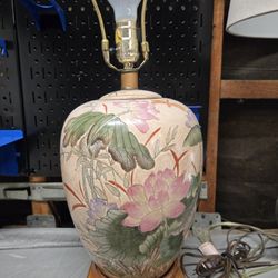 Vintage Chinoiserie Ceramic Lotus Table Lamp 🌸