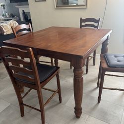 Dining Table/4 Chairs