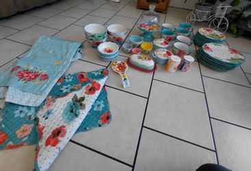 Pioneer Woman Dish Set
