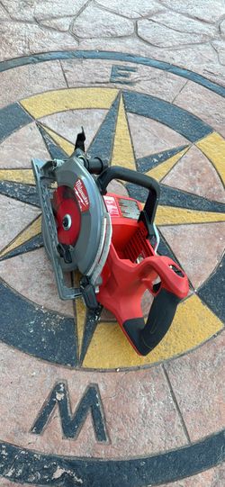 Milwaukee M18 FUEL 18V Lithium-Ion Cordless 7-1/4 in. Rear Handle Circular Saw (Tool-Only)