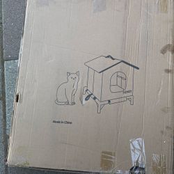 BRAND NEW CAT HOUSE 