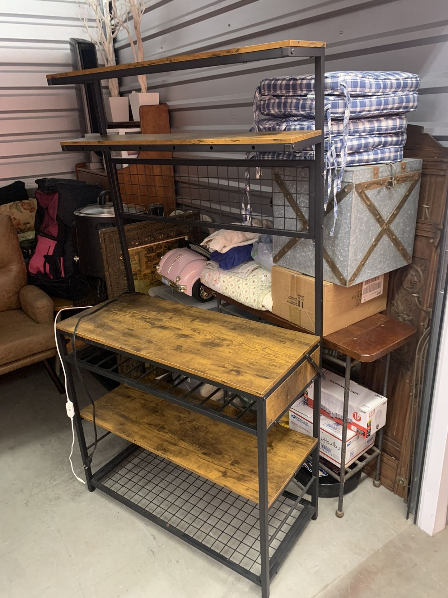 Bakers rack/rack/kitchen station/kitchen rack/work table