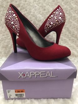 Size 7.5 red heels 👠
