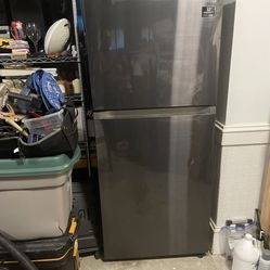 Samsung Refrigerator/Freezer W Ice Maker