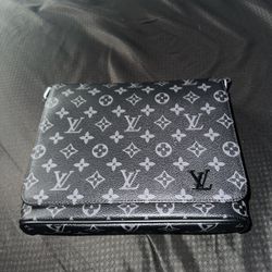 Louis Vuitton Messenger Bag