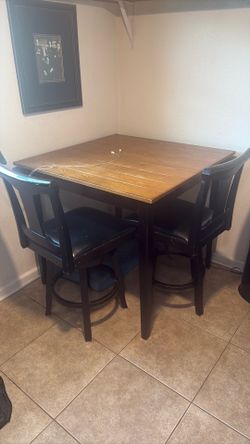 Dining room table