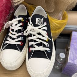 Converse Platform Woman’s Size 6 