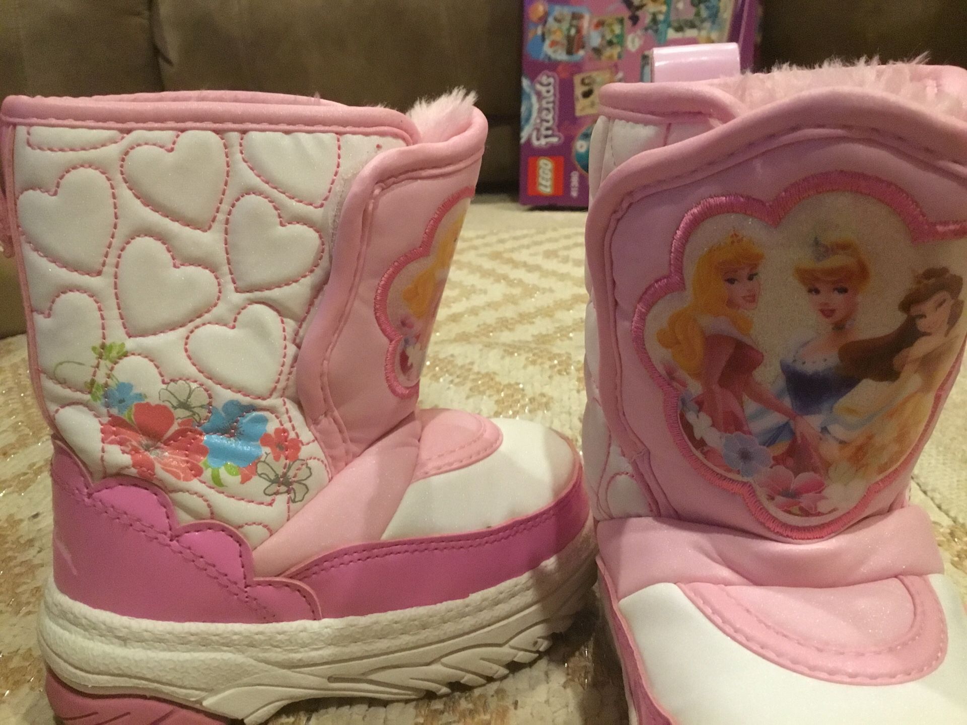Toddler girls snow boots size Small 5-6 Disney Princess