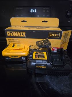 Dewalt 6AH Lithium Ion Battery and charger kit brand new never used Hablo español