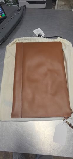 Fendi hand purse comes with authentic paper