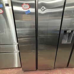 Samsung Side/side Refrigerator. New Scratch/dent 