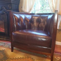 Vintage Thomasville Leather Club Chair. Great Condition! Serious Inquiries Please! Delivery Available!
