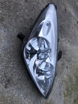 2003 Lexus ES 300 right side headlight
