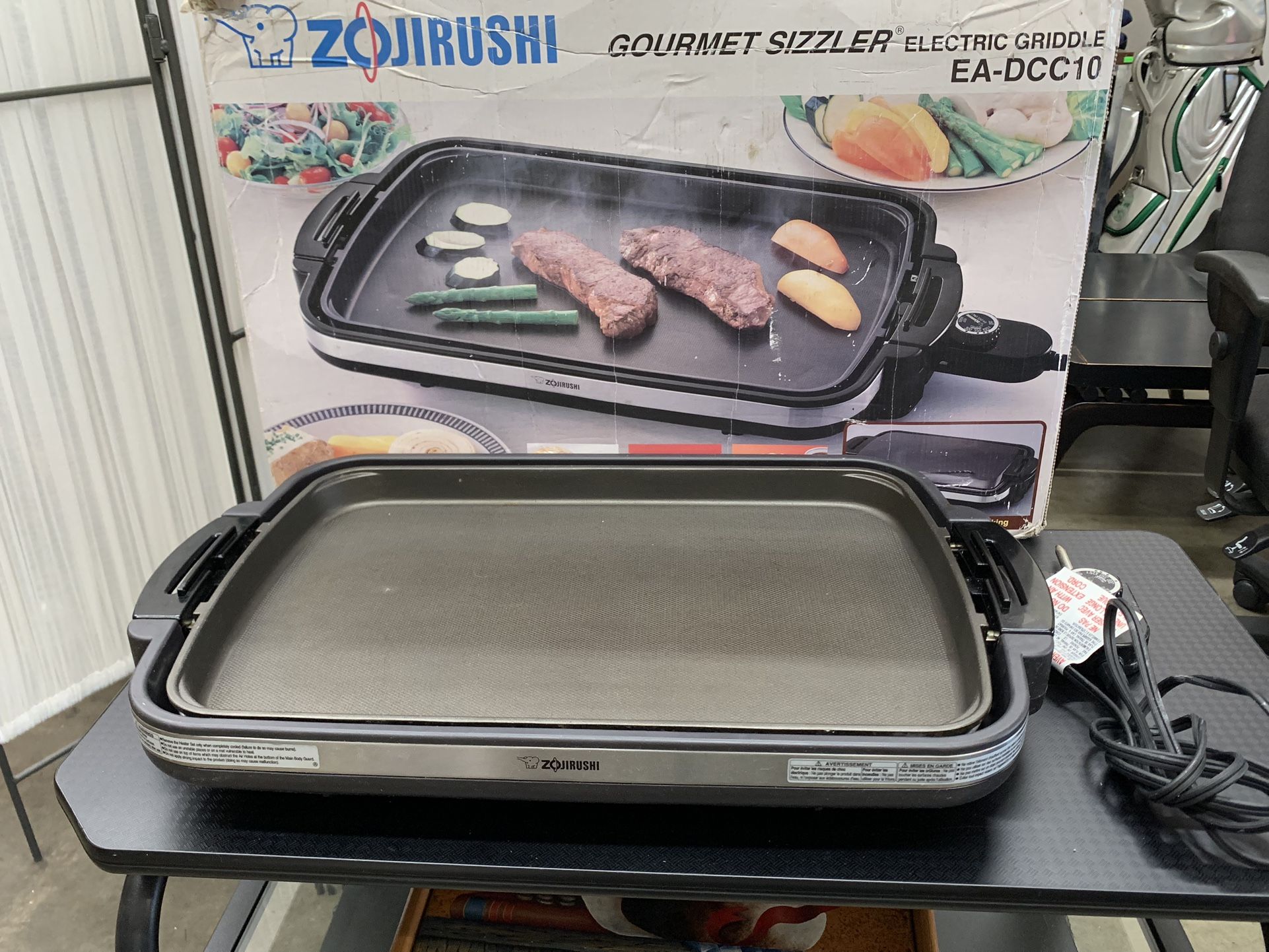 Zojirushi EADCC10 Gourmet Sizzler Electric Griddle, Extra Large clean