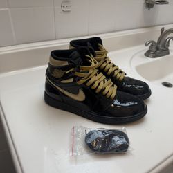 Air Jordan 1 Retro High OG Black/gold Metallic 
