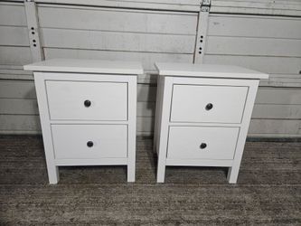 2-Nightstands, Good Conditions 👍, White Color, Measurement: W 21" × D 15" × H 26"