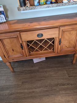 China Cabinet And Buffet Table 