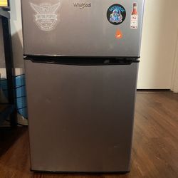 Whirlpool 3.1 cu ft Mini Refrigerator Stainless Steel WH31S1E