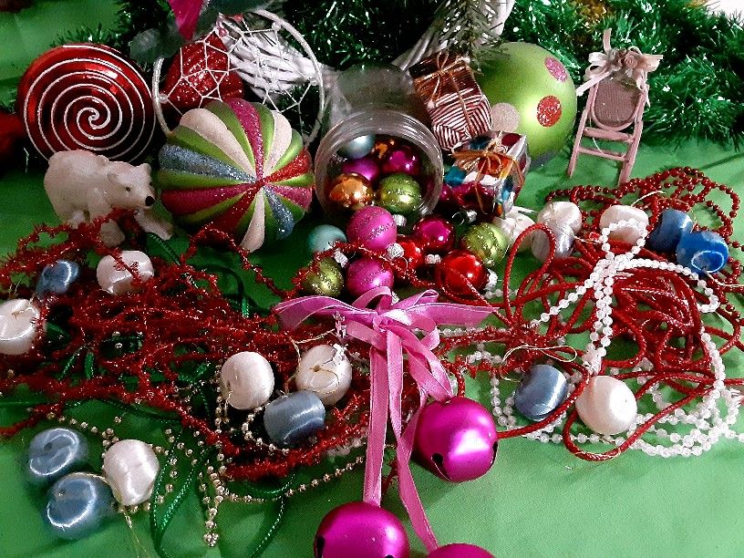 Christmas Ornaments/crafts Lot