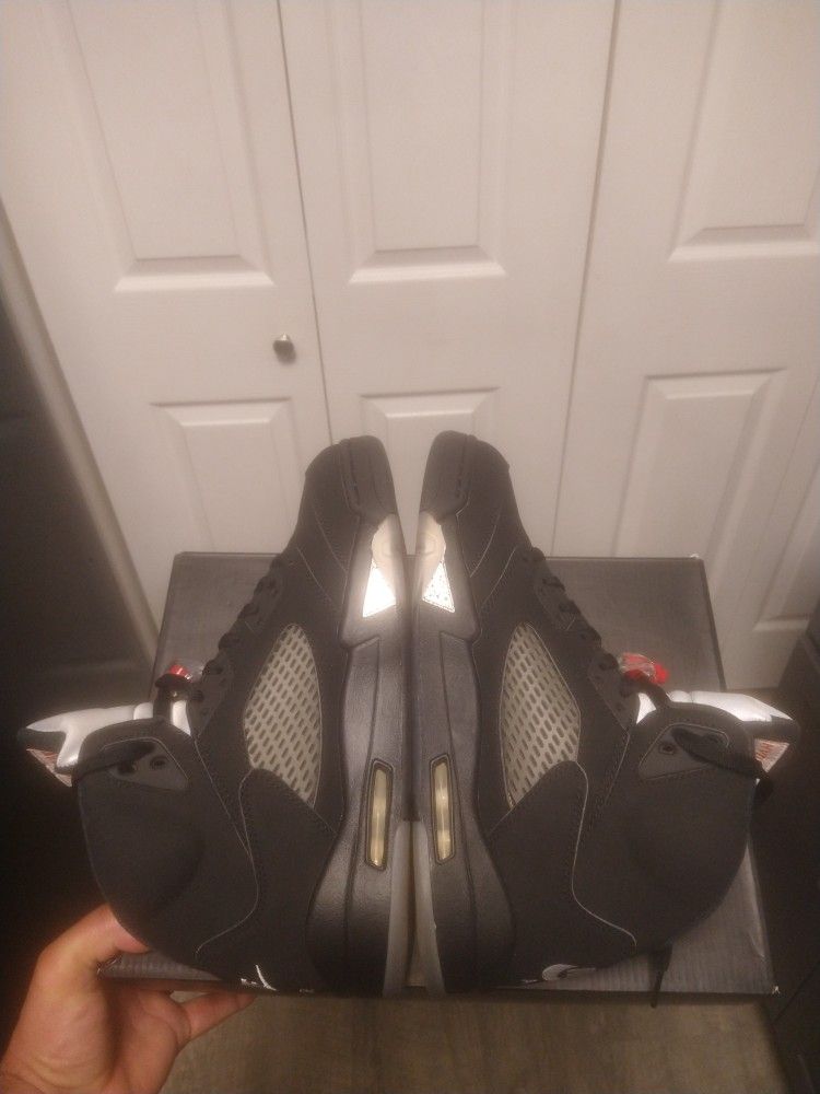 $260 Local pickup size 10. only. 2016 Air Jordan 5 Black Metallic OG With Original Box . Worn 3 Times Price Is Firm No Trades Footlocker Receipt