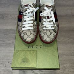 Men Gucci shoes  Size 8 1/2
