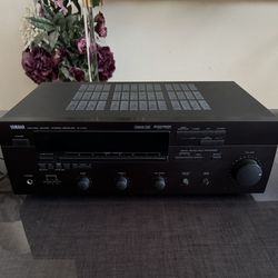 YAMAHA Natural Sound Stereo Receiver R-V701 Cinema DSP Dolby Pro Logic