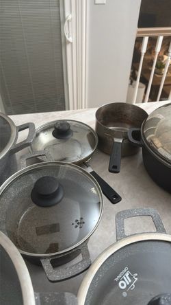 2 sets of cookware and pressure cooker