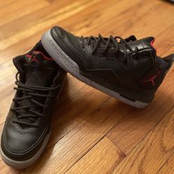 Nike Jordan’s Boys Size 6-  Good Condition