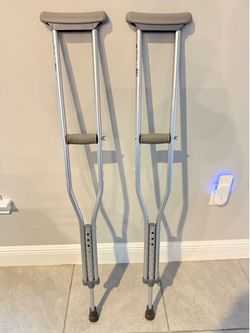 New Adult crutches fits heights of 5’2” - 5’10” leg ankle foot medical health