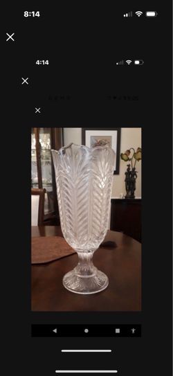 Beautiful  Glass vase, Like New, No Chips, Measures 12 Inches Tall And 5 1/2 Inches In Diameter