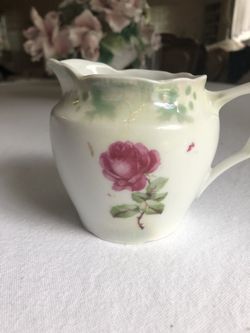 Antique creamer with roses 🌹