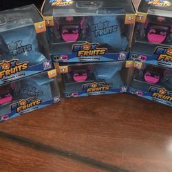 Six(6) - Blox Fruits Series 1 Minifigure 2-pack
