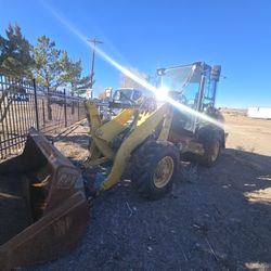 2011 caterpillar 906h loader excellent cond