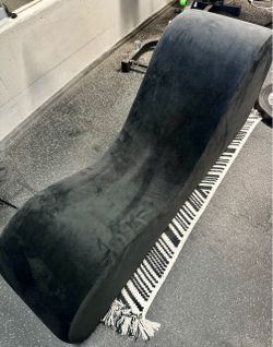 Free Liberator black chaise