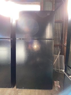 30” Kenmore Top Freezer (Black)