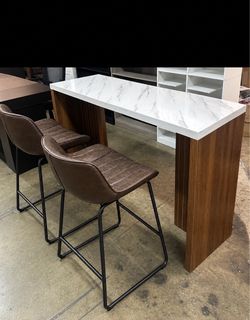 Table with 2 stools