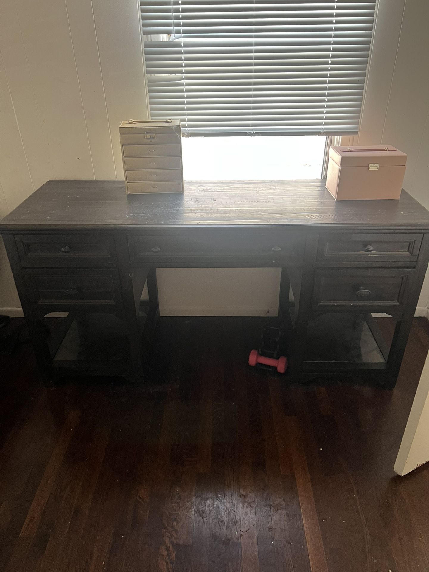 Desk 68 x 78  x 33