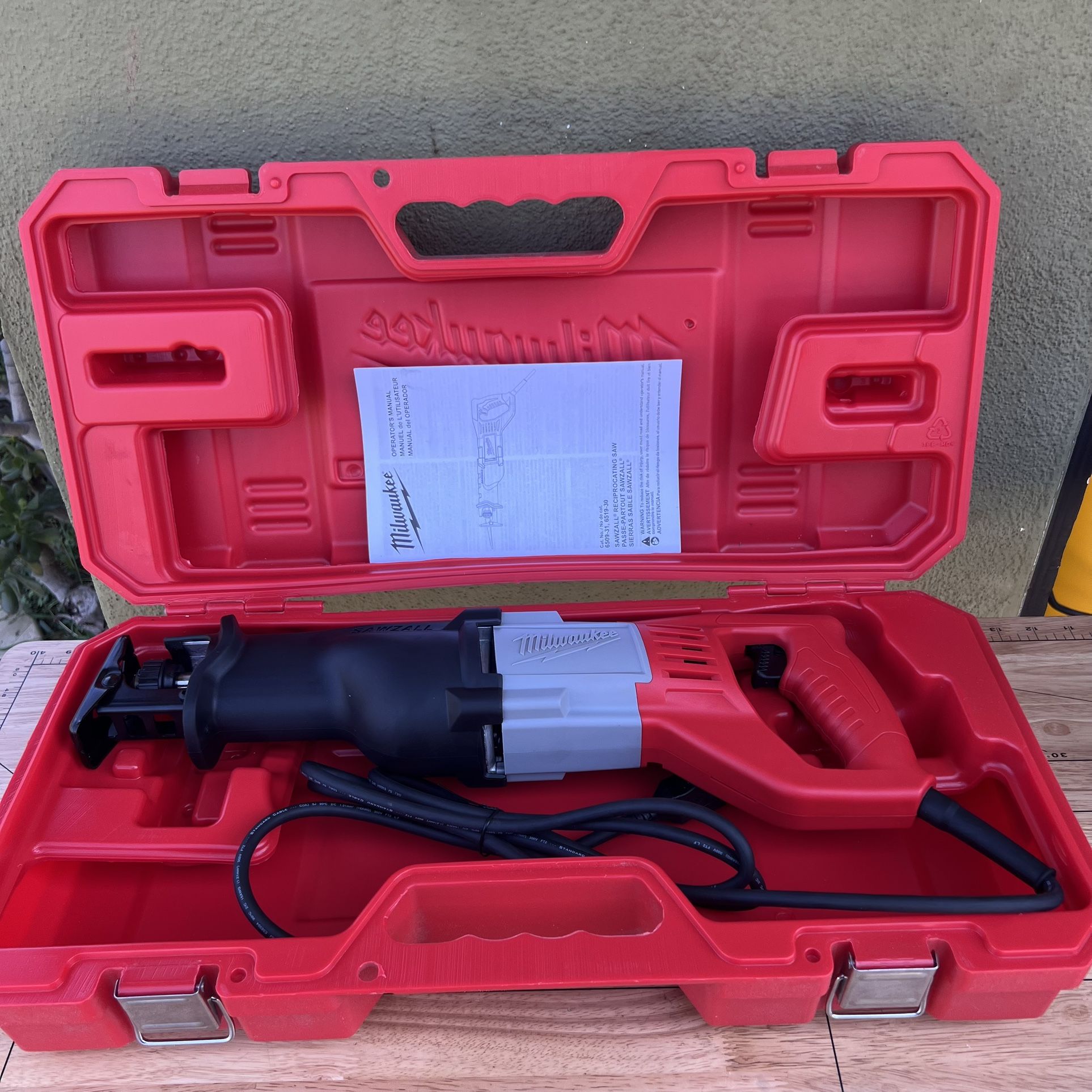 Milwaukee (6519-31) 12 Amp SAWZALL Reciprocating Saw with Case