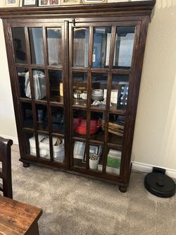 Curio Cabinet/hutch