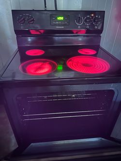 Frigidaire Black Stove (Ceramic Top)