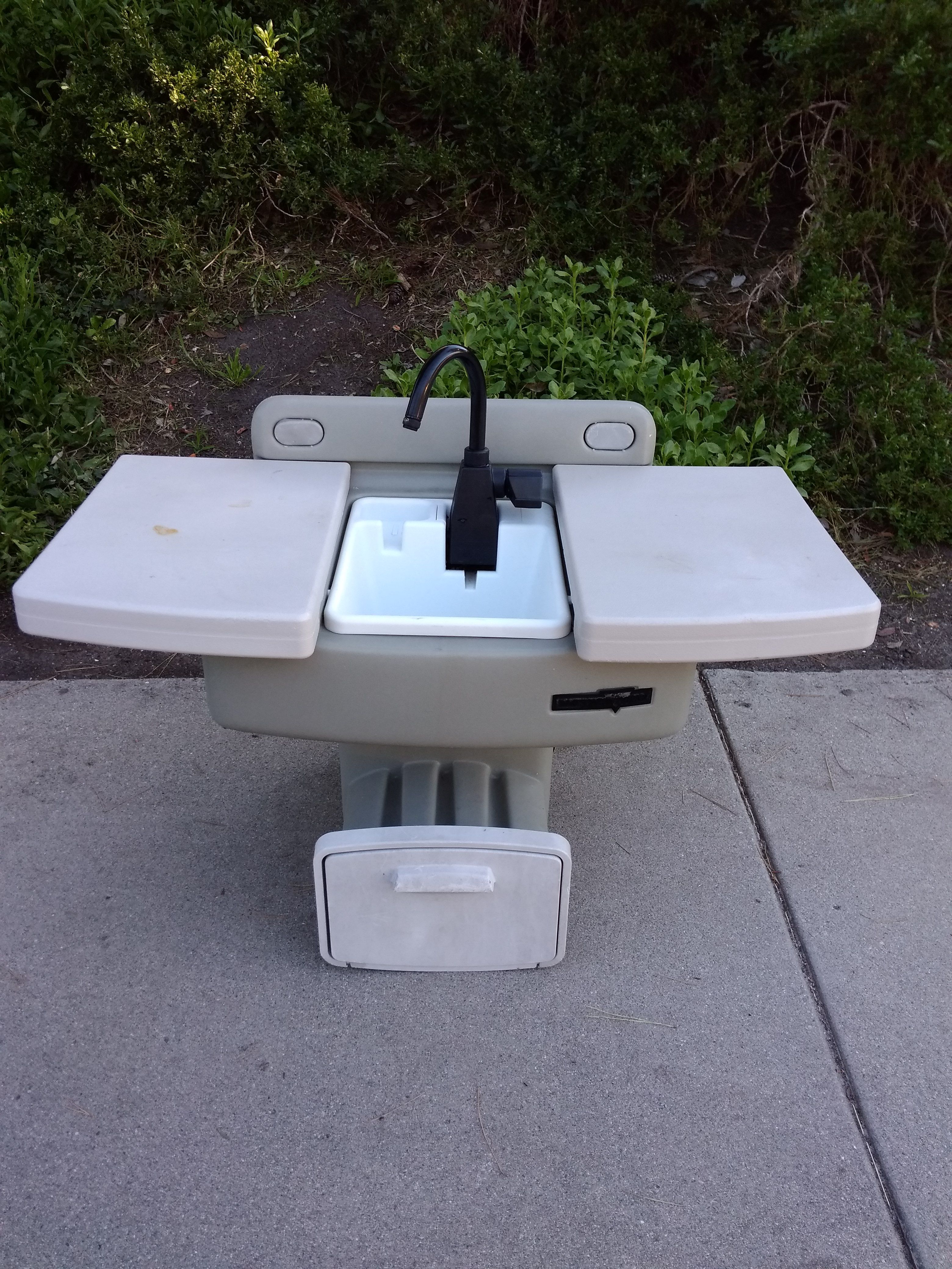 Portable Outdoor Sink with Hose Hanger