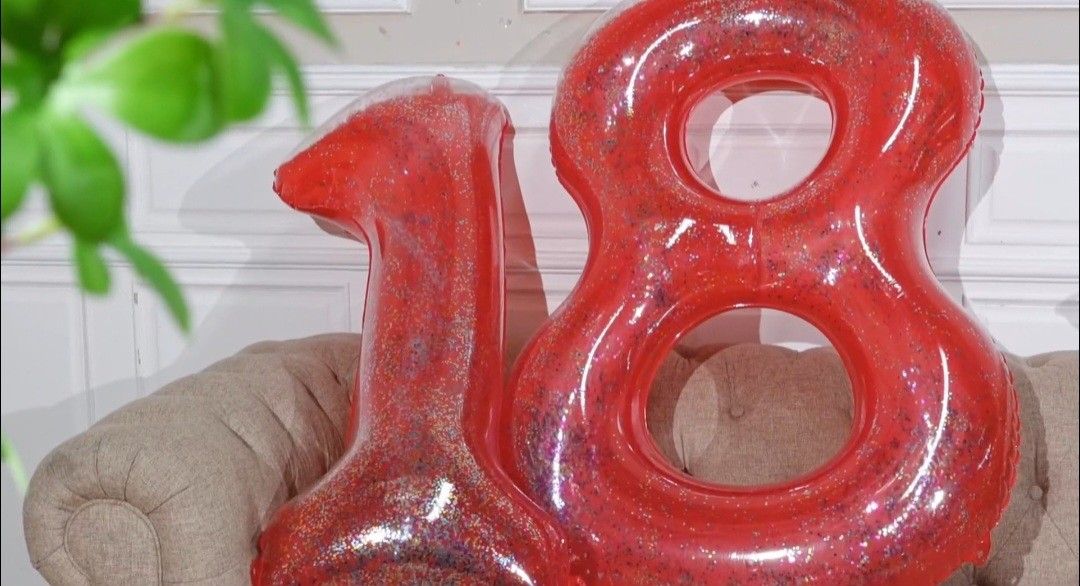 NEW IN BOX. RED INFLATABLE NUMBERS ( 1 - 8) EACH 48". HAS GLITTER INSIDE THEM. USE FOR POOL; OR ANYWHERE YOU WANT TO. SEE PHOTOS. CASH PICKUP ONLY