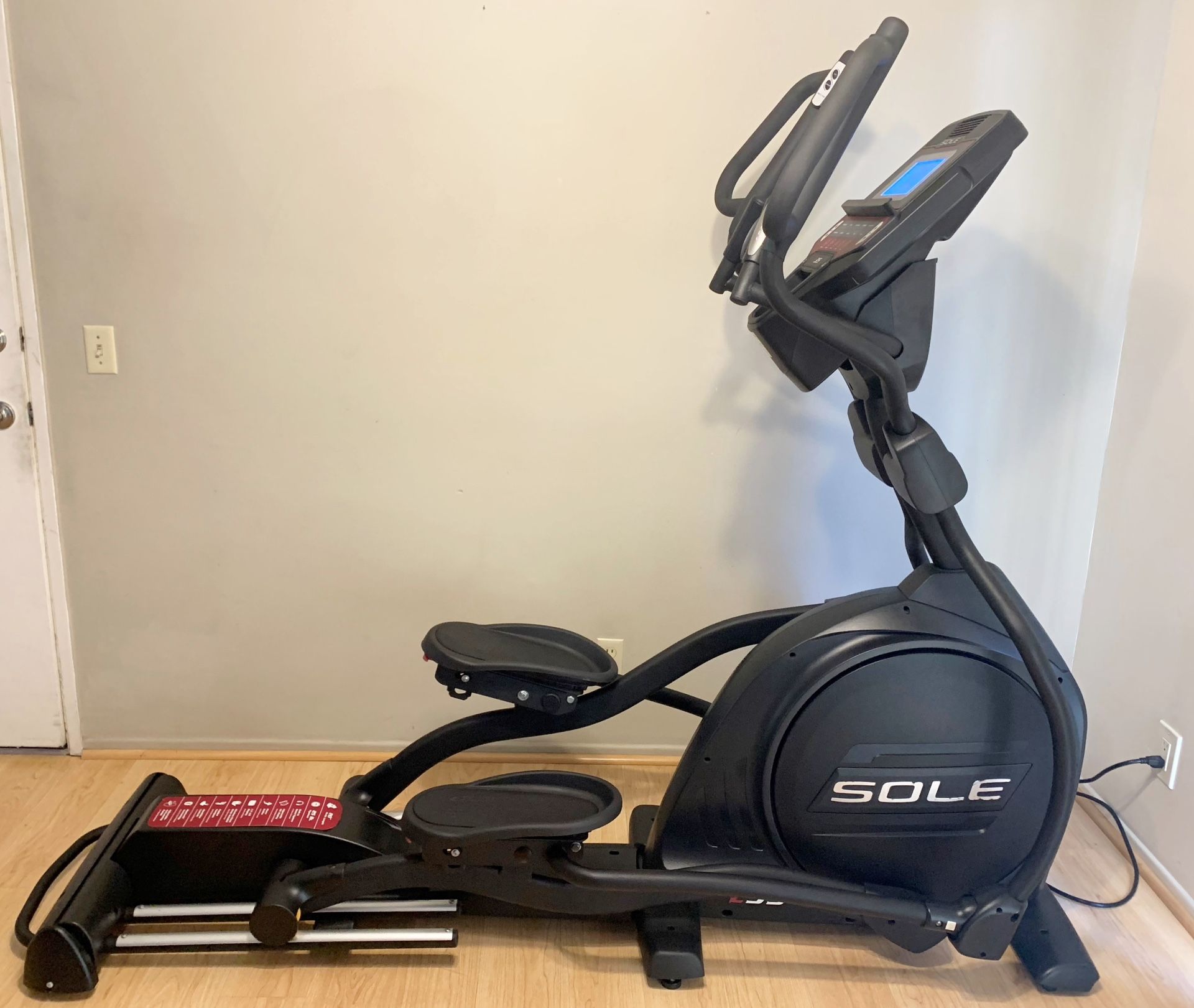 SOLE E35 Elliptical CrossTrainer Exercise Workout Machine Fitness Home