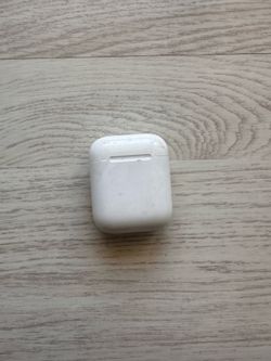 Apple AirPods 2nd Generation with Charging Case – Fully Working