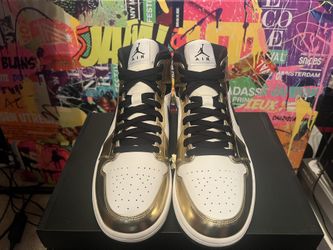 Jordan 1 mid Se metallic gold